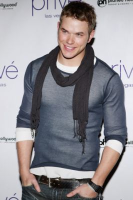 Kellan Lutz - wallpaper preview