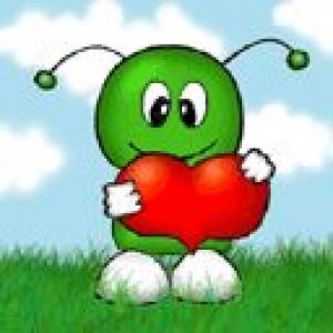 Urocza Zielona Postać Trzymająca Serce
