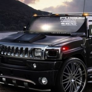 Czarny Hummer SUV