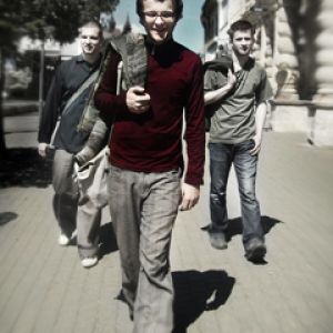 Stylowi Młodzi Mężczyźni Idący