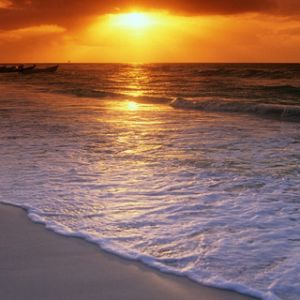 Zachwycający Zachód Słońca nad Oceanem