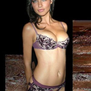 Glamurowa Modelka w Bieliznie