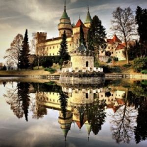 Piękne Odbicie Zamku