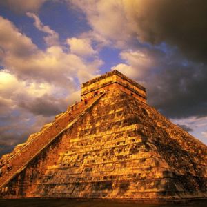 Piramida Chichen Itza o Zachodzie Słońca