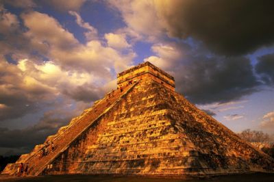 Piramida Chichen Itza o Zachodzie Słońca