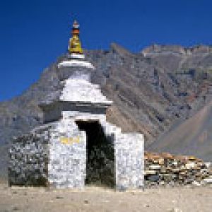 Stupa w Górskim Krajobrazie