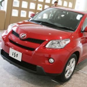 Czerwony SUV
