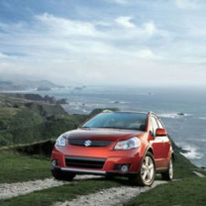 Samochód Suzuki nad Oceanem