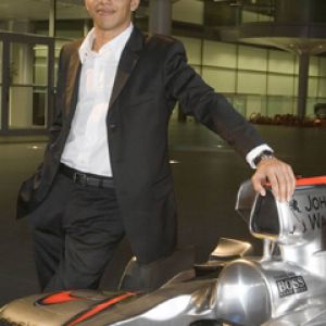 Lewis Hamilton z samochodem McLaren F1