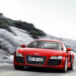 Czerwone Audi R8