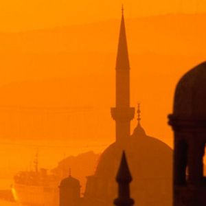 Minarety w Sylwetce przy Zachodzie Słońca