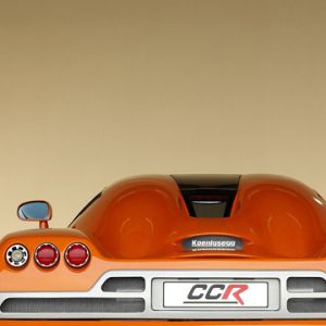 Koenigsegg CCR pomarańczowy samochód sportowy