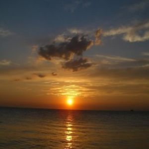 Zachwycający Zachód Słońca nad Oceanem