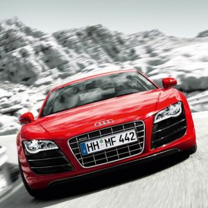 Czerwony samochód sportowy Audi R8