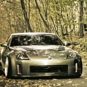 Nissan 350Z na Jesieni