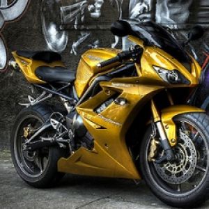 Stylowy Złoty Motocykl