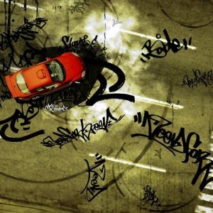 Czerwony samochód z graffiti