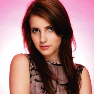Glamourowy Portret Emmy Roberts