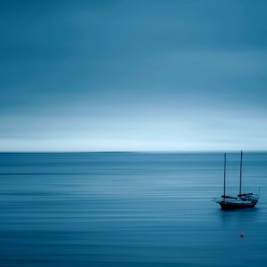 Spokojny Ocean z Żaglówką
