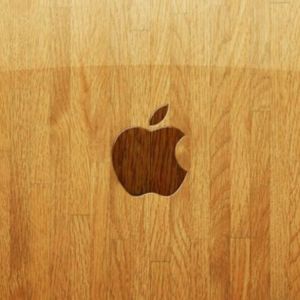 Logo Apple na Drewnie