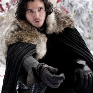 Jon Snow w zimowym otoczeniu