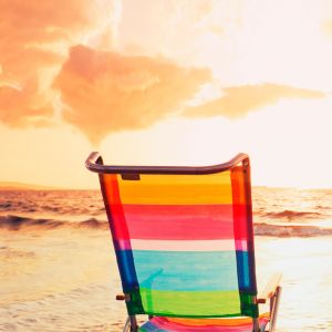 Kolorowy Fotel Plażowy o Zachodzie Słońca