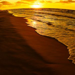 Złoty Zachód Słońca nad Oceanem