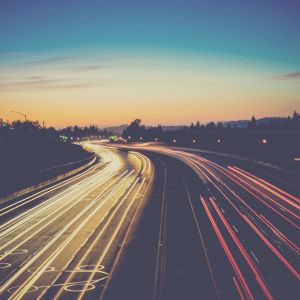 Autostrada przy Zachodzie Słońca