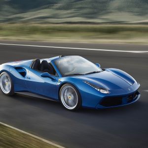 Niebieskie Ferrari 488 Spider