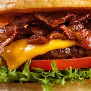 Pyszny Cheeseburger z Bekonem